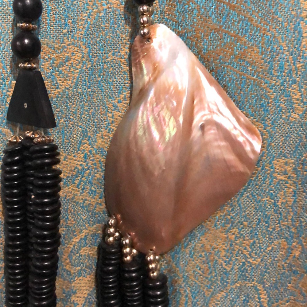 Fashion jewelry black and shell